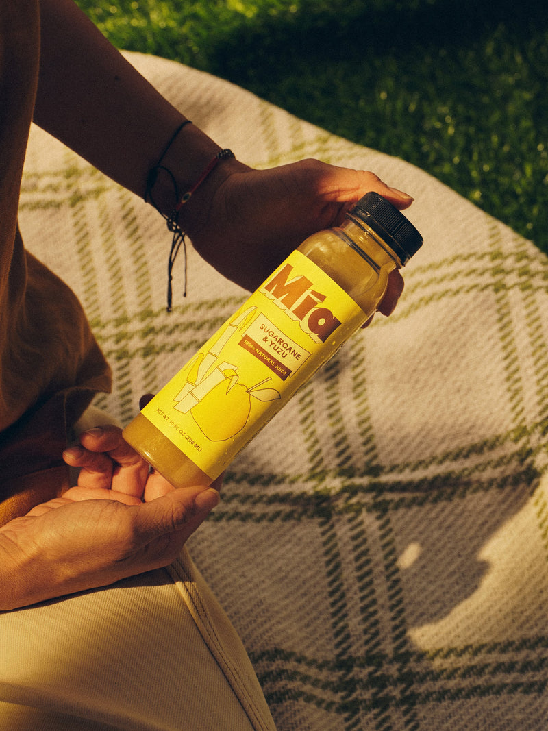 Mía at a picnic